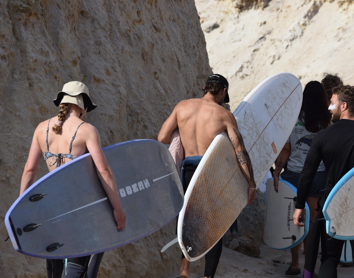 Planches de surf Bluboarding en location disponibles sur la plage principale d'Essaouira pour tous niveaux.